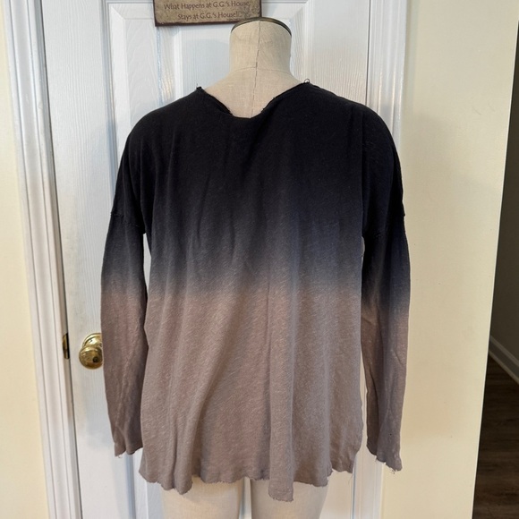 We The Free by Free People Ombré Distressed Long Sleeve Top G/L - Picture 2 of 8